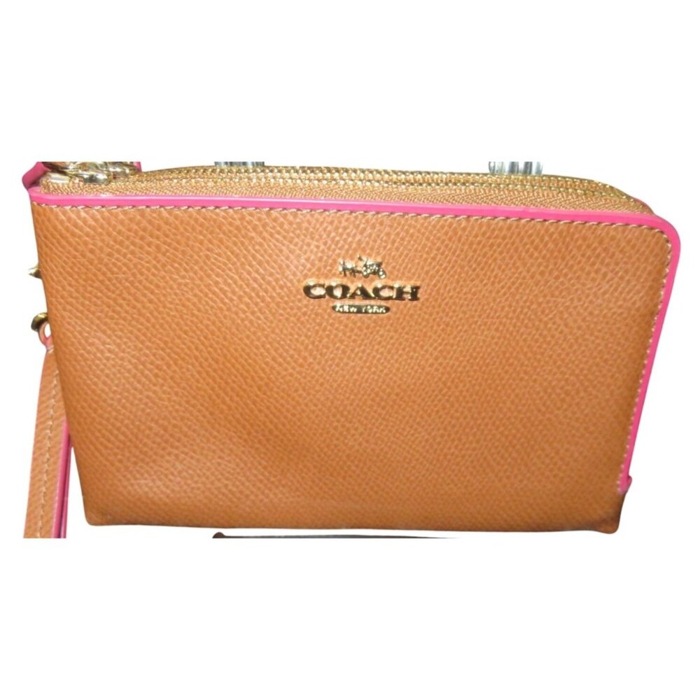 COACH Double Corner Zip Wristlet in edge paint Crossgrain leather in saddle Brow